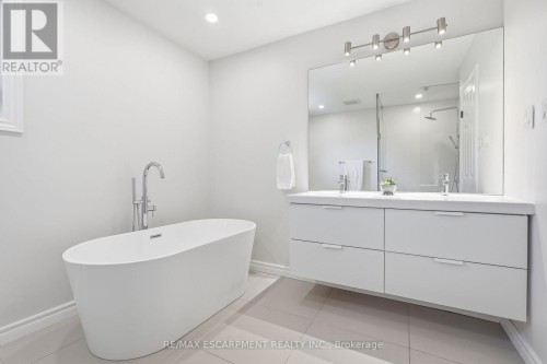 551 Deerhurst Drive, Burlington, ON 