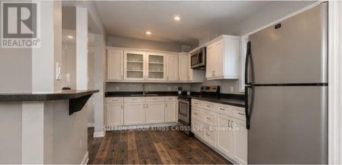 B - 93 LIMERIDGE ROAD E , Hamilton, Ontario L4L 3Z5 4