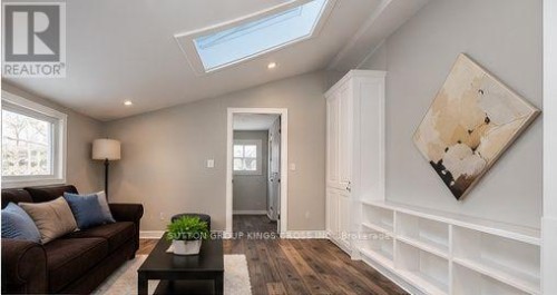 B - 93 LIMERIDGE ROAD E , Hamilton, Ontario L4L 3Z5 5