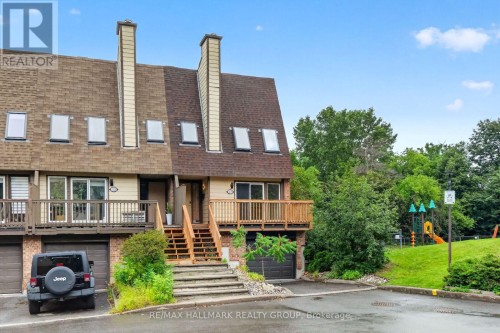 1427 FORGE STREET  Ottawa, ON K1T 2V2