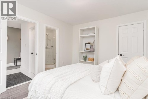 4 Robins Avenue, Hamilton, ON 