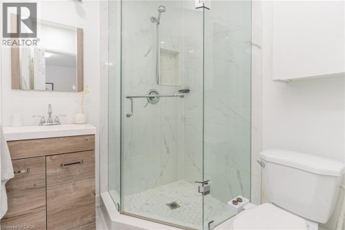 4 Robins Avenue, Hamilton, ON 