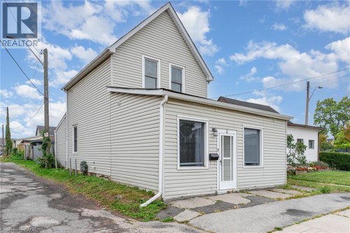 4 Robins Avenue, Hamilton, ON 