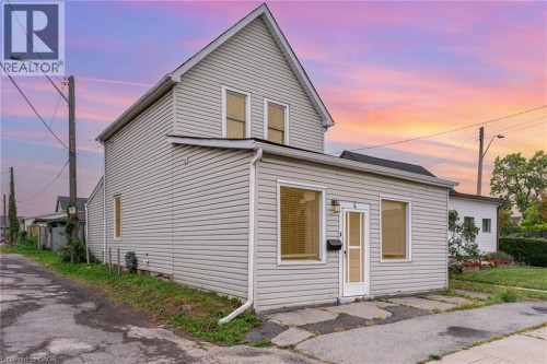 4 Robins Avenue, Hamilton, ON 