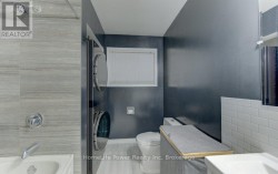 Main flr bathrm w/in-suite laundry-original image - 