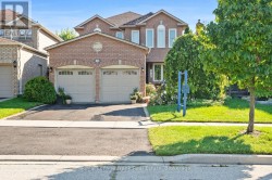 39 MCIVOR STREET  Whitby (Rolling Acres), ON L1R 2L7