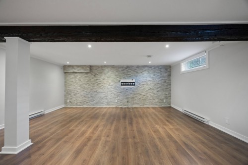 Salle familiale - 2 Av. Balzac, Candiac, QC 