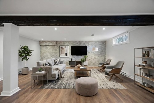 Salle familiale - 2 Av. Balzac, Candiac, QC 