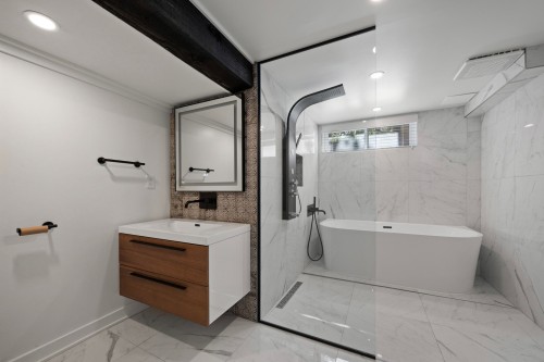 Salle de bains - 2 Av. Balzac, Candiac, QC 