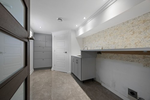 Salle de lavage - 2 Av. Balzac, Candiac, QC 
