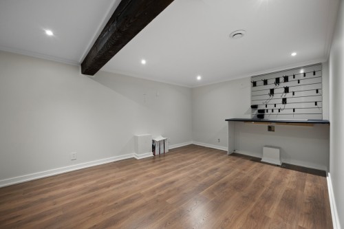 Atelier - 2 Av. Balzac, Candiac, QC 