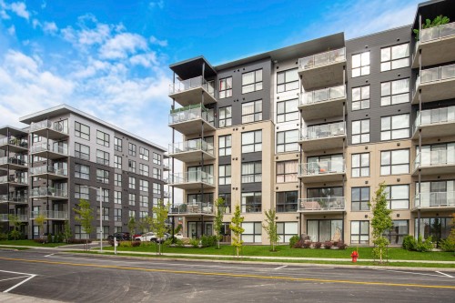 Front of Structure - 201-4240 Rue Olivier-Fournier, Longueuil (Saint-Hubert), QC 