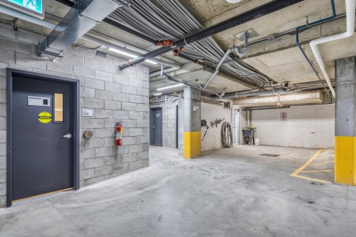 Garage - 201-4240 Rue Olivier-Fournier, Longueuil (Saint-Hubert), QC 