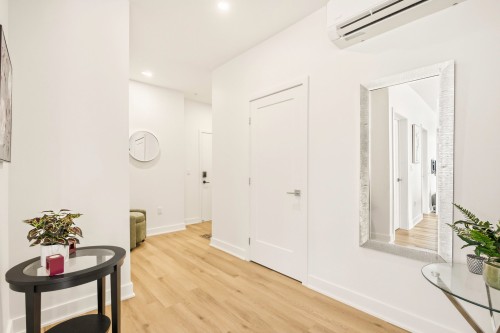 Mud Room - 201-4240 Rue Olivier-Fournier, Longueuil (Saint-Hubert), QC 
