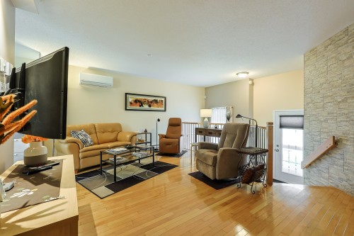Salon - 29 Rue Biehler, Gatineau (Buckingham), QC 