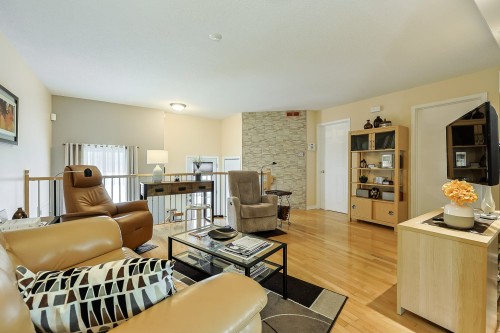 Salon - 29 Rue Biehler, Gatineau (Buckingham), QC 