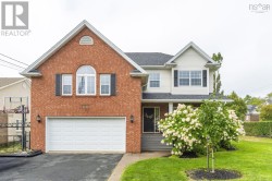 5 Edgewater Close  Dartmouth, NS B2W 6S3