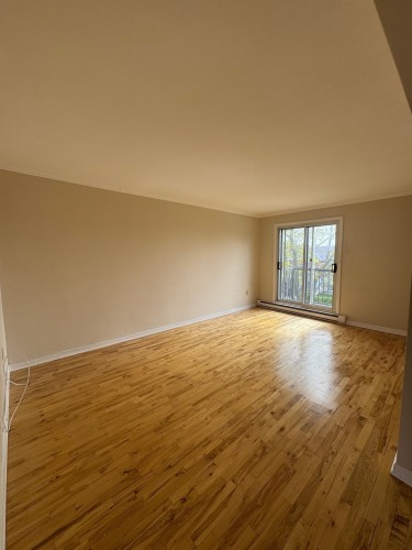 Living Room - 4717 Rue De Colombey, Montréal (Saint-Léonard), QC 