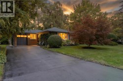 1529 WEMBURY Road  Mississauga, ON L5J 2L8