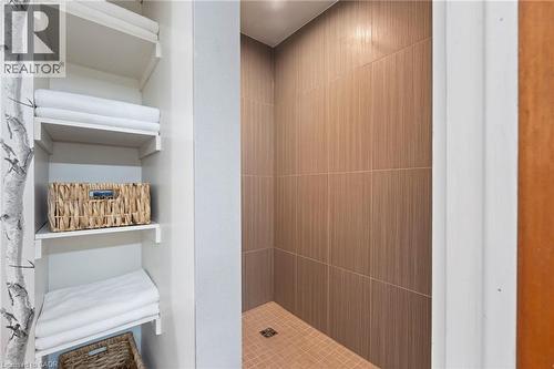 Second Bathroom with Large Walk-in Tiled Shower - 1529 Wembury Road, Mississauga, ON 