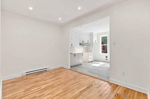 Salon - 4466 Rue D'Iberville, Montréal (Le Plateau-Mont-Royal), QC 