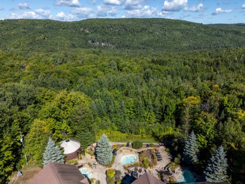 Nearby - Ch. Des Cascades, Mandeville, QC 