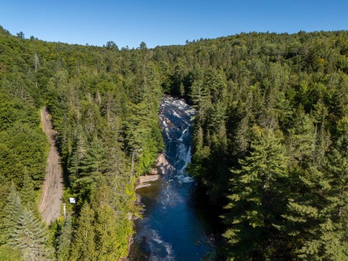 Nearby - Ch. Des Cascades, Mandeville, QC 