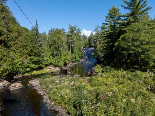 Nearby - Ch. Des Cascades, Mandeville, QC 