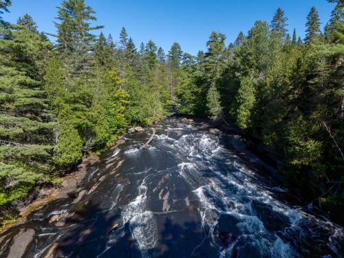 Nearby - Ch. Des Cascades, Mandeville, QC 