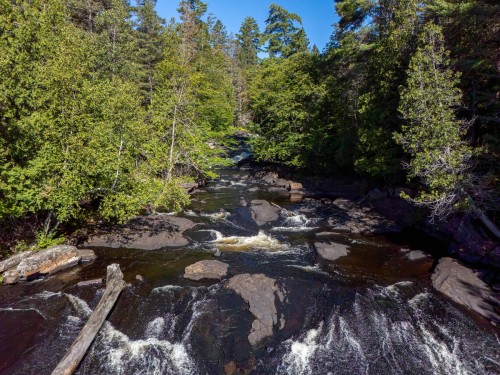 Nearby - Ch. Des Cascades, Mandeville, QC 