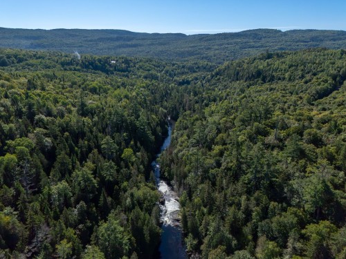 Nearby - Ch. Des Cascades, Mandeville, QC 