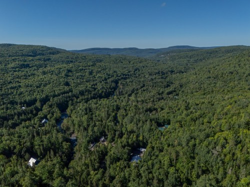 Nearby - Ch. Des Cascades, Mandeville, QC 