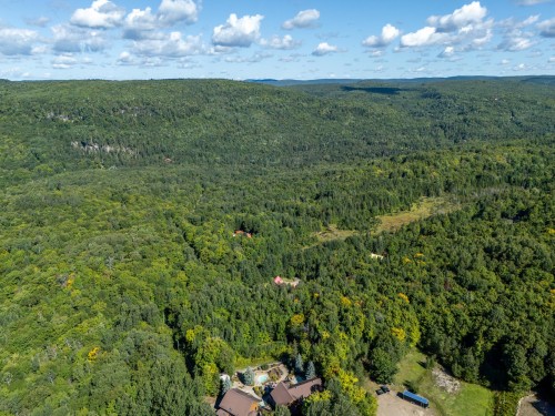 Nearby - Ch. Des Cascades, Mandeville, QC 