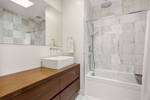 Salle de bains - 1523 Av. Wrexham, Montréal (Ville-Marie), QC 