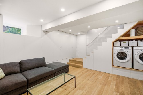 Salle familiale - 1523 Av. Wrexham, Montréal (Ville-Marie), QC 
