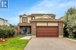 5 THORNHEDGE COURT  Ottawa, ON K1T 3E3