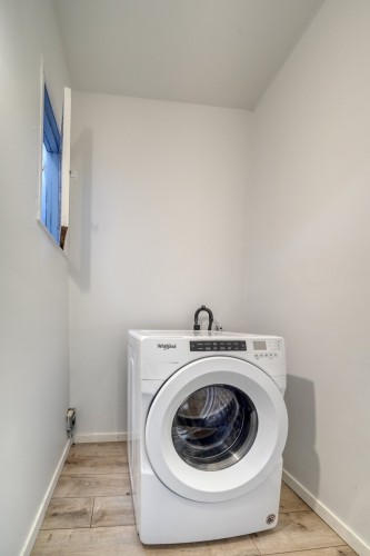 Salle de lavage - 5209 Av. Jacques-Grenier, Montréal (Côte-Des-Neiges/Notre-Dame-De-Grâce), QC 