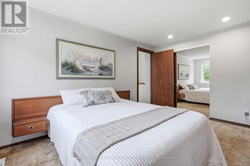 60 Bowshelm Court, Mississauga, ON 