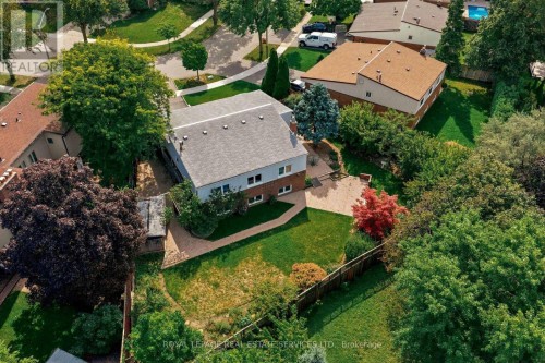 60 Bowshelm Court, Mississauga, ON 
