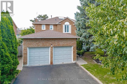 50 BARR CRESCENT  Brampton, ON L6Z 3E4