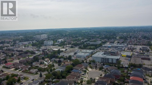 4 Chartwell Circle S, Hamilton, ON 
