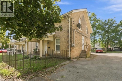 63 EAST Avenue Unit# Upper , Brantford, Ontario N3S 3L5 2