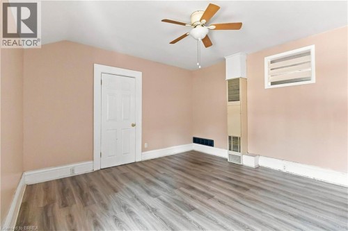 63 EAST Avenue Unit# Upper , Brantford, Ontario N3S 3L5 5