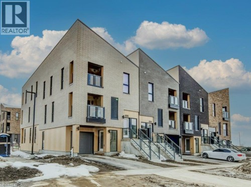 686 BENNINGER Drive  Kitchener, ON N2E 0H8