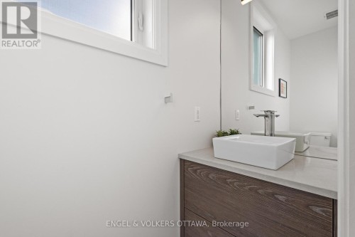 736 Sherbourne Road, Ottawa, ON 