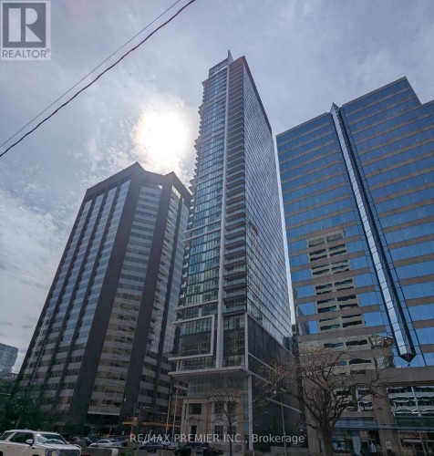 1907 - 426 UNIVERSITY AVENUE , Toronto, Ontario M5G 1S9