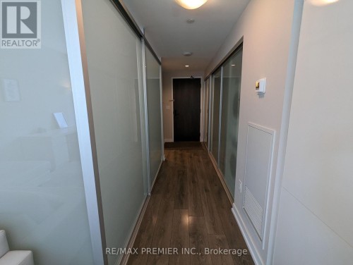 1907 - 426 UNIVERSITY AVENUE , Toronto, Ontario M5G 1S9 4