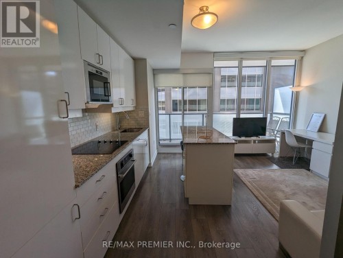 1907 - 426 UNIVERSITY AVENUE , Toronto, Ontario M5G 1S9 5