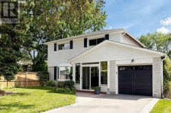7 LONGHOPE PLACE  Toronto, ON M2J 1Y1