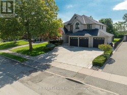 27 GAYDON AVENUE  Toronto, ON M9M 1G6